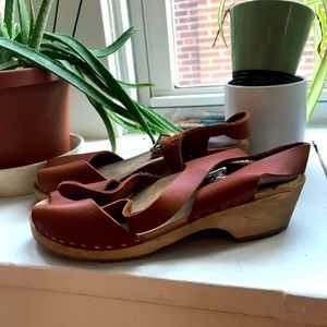 Mia size 36 clogs. Tan brown